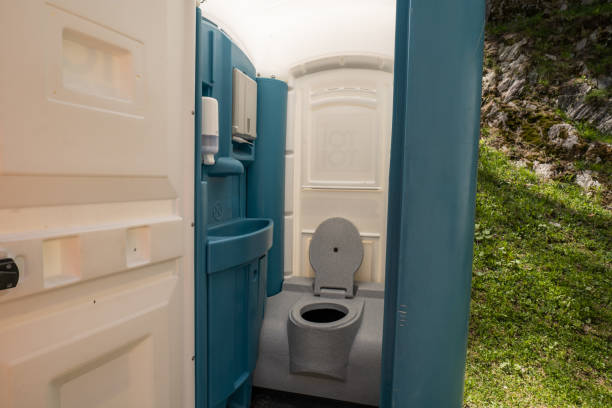Porta potty delivery and setup in Ortonville, MI